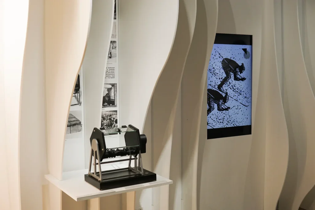 Panele akustyczne w przestrzeni wystawowej muzeum - muzeum Warszawa