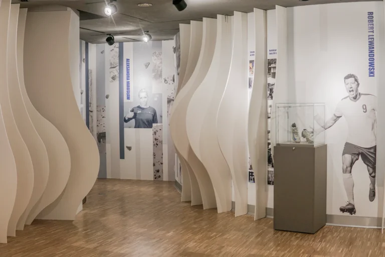 Panele akustyczne w przestrzeni wystawowej muzeum - muzeum Warszawa
